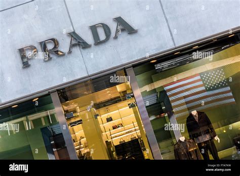 quanti negozi ha prada nel mondo|prada stores in usa.